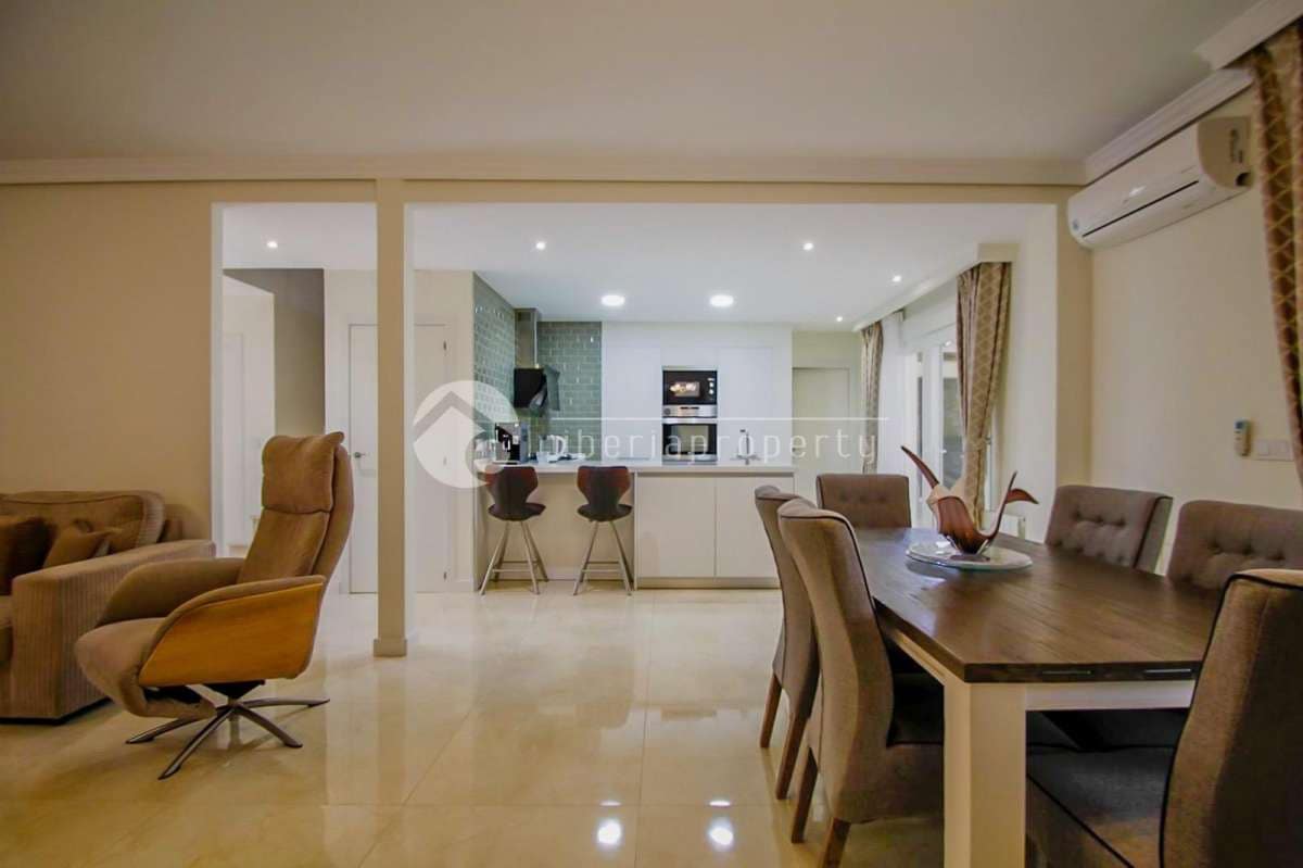 Casa de 3 habitaciones en Alfaz del Pi / L'Alfàs del Pi en venta - 670.000 € (Ref: 9968945)