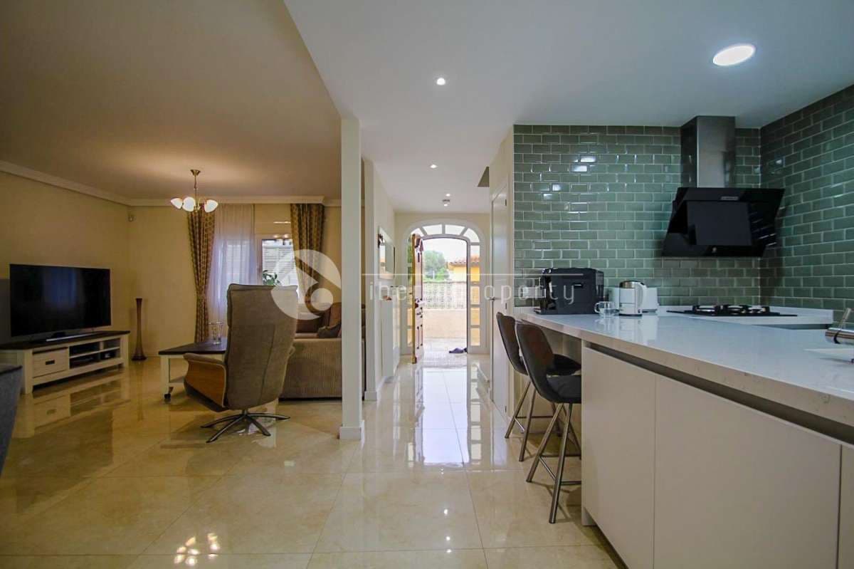 Casa de 3 habitaciones en Alfaz del Pi / L'Alfàs del Pi en venta - 670.000 € (Ref: 9968945)