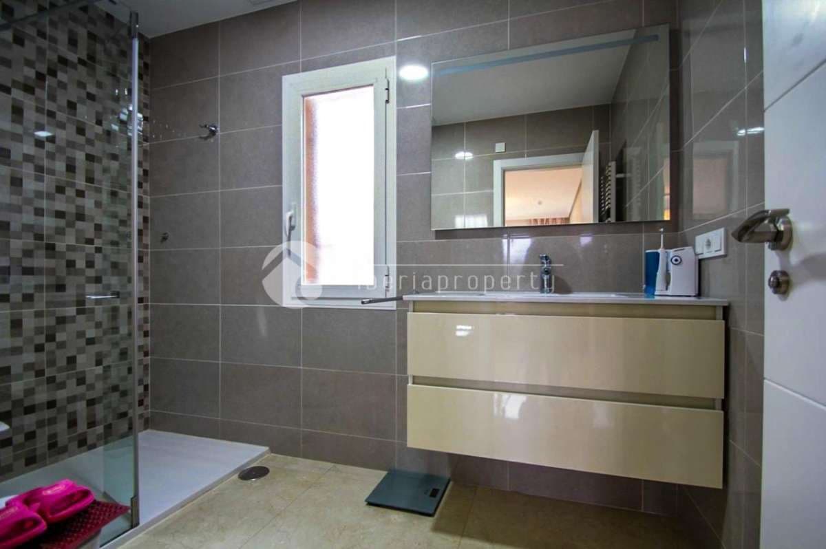 Casa de 3 habitaciones en Alfaz del Pi / L'Alfàs del Pi en venta - 670.000 € (Ref: 9968945)