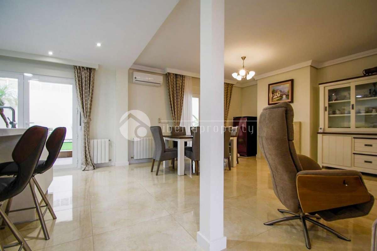 Casa de 3 habitaciones en Alfaz del Pi / L'Alfàs del Pi en venta - 670.000 € (Ref: 9968945)