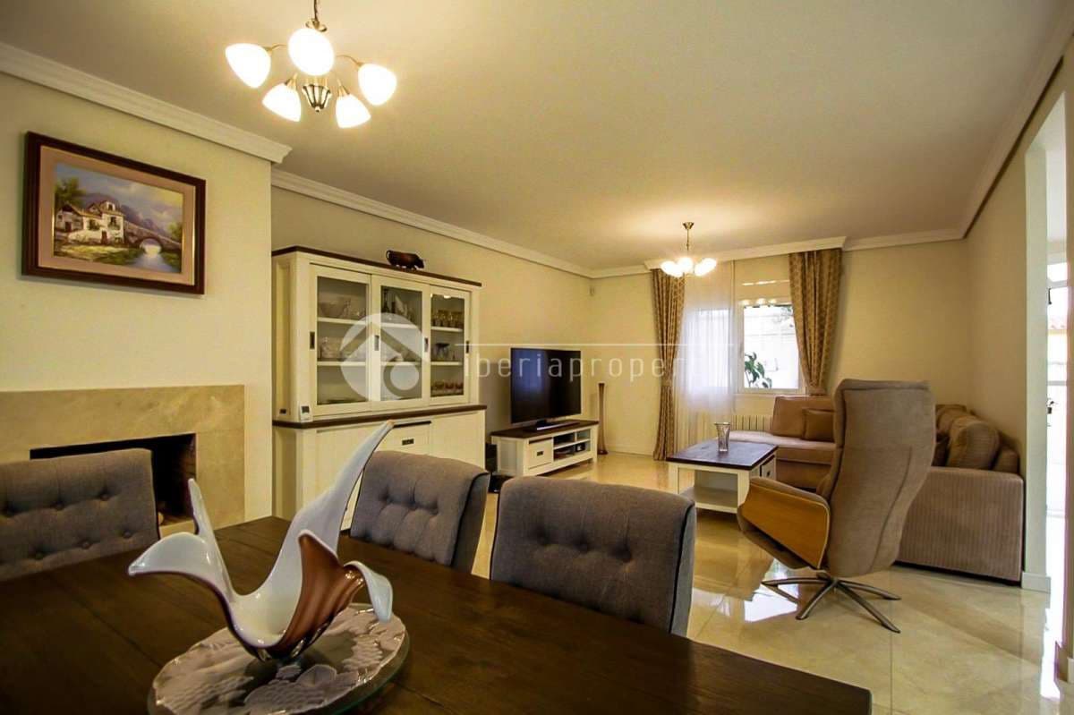 Casa de 3 habitaciones en Alfaz del Pi / L'Alfàs del Pi en venta - 670.000 € (Ref: 9968945)