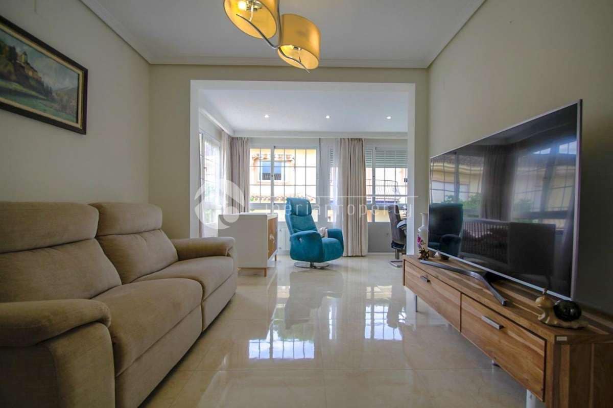 Casa de 3 habitaciones en Alfaz del Pi / L'Alfàs del Pi en venta - 670.000 € (Ref: 9968945)