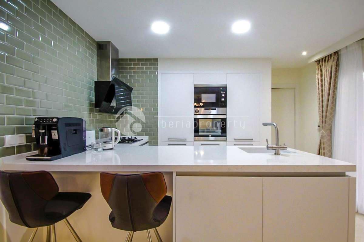 Casa de 3 habitaciones en Alfaz del Pi / L'Alfàs del Pi en venta - 670.000 € (Ref: 9968945)