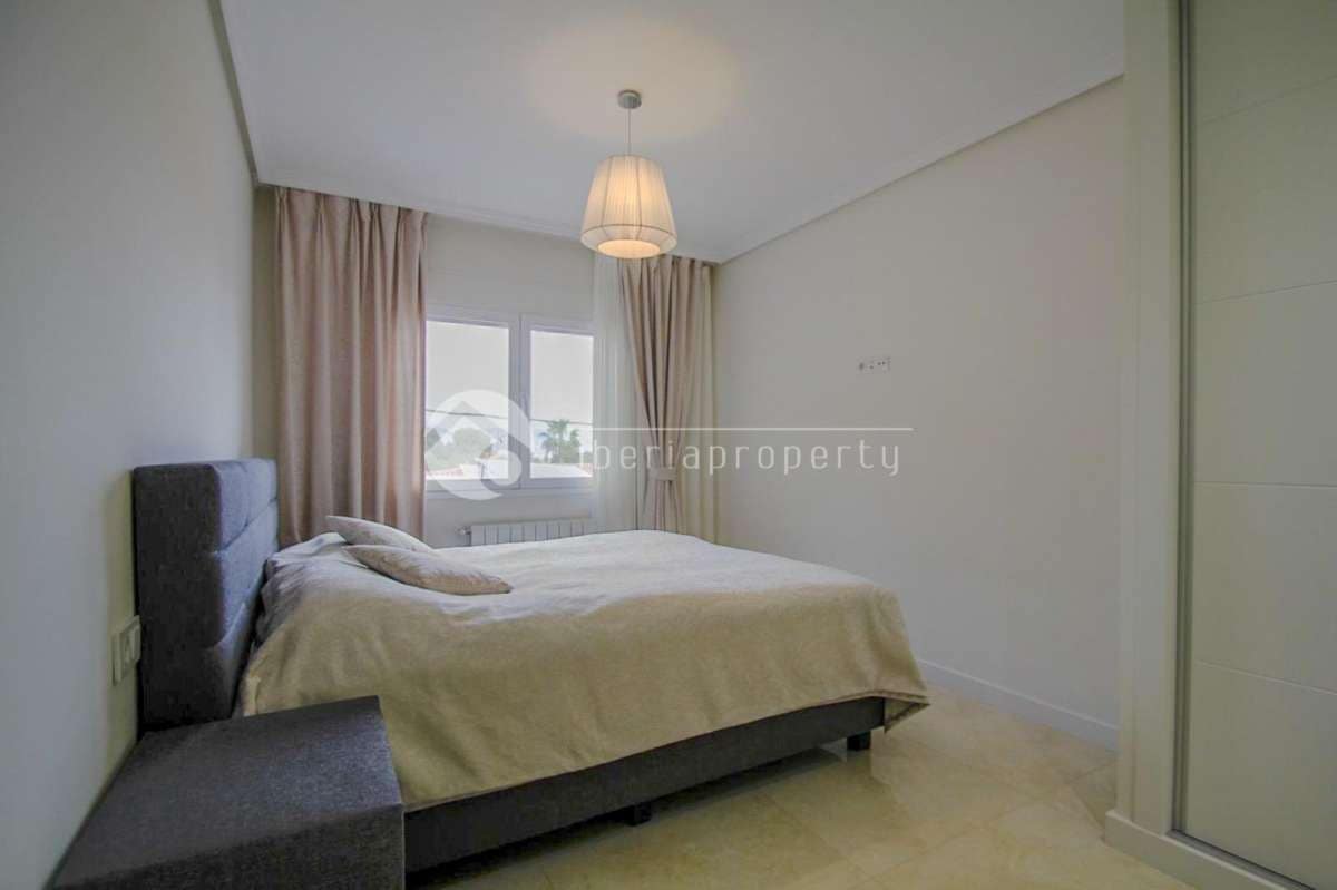 Casa de 3 habitaciones en Alfaz del Pi / L'Alfàs del Pi en venta - 670.000 € (Ref: 9968945)
