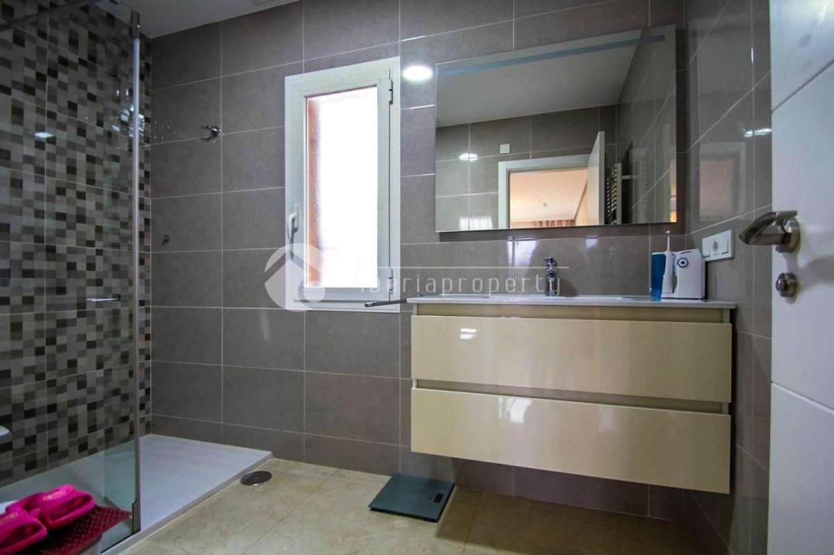 Casa de 3 habitaciones en Alfaz del Pi / L'Alfàs del Pi en venta - 670.000 € (Ref: 9968945)