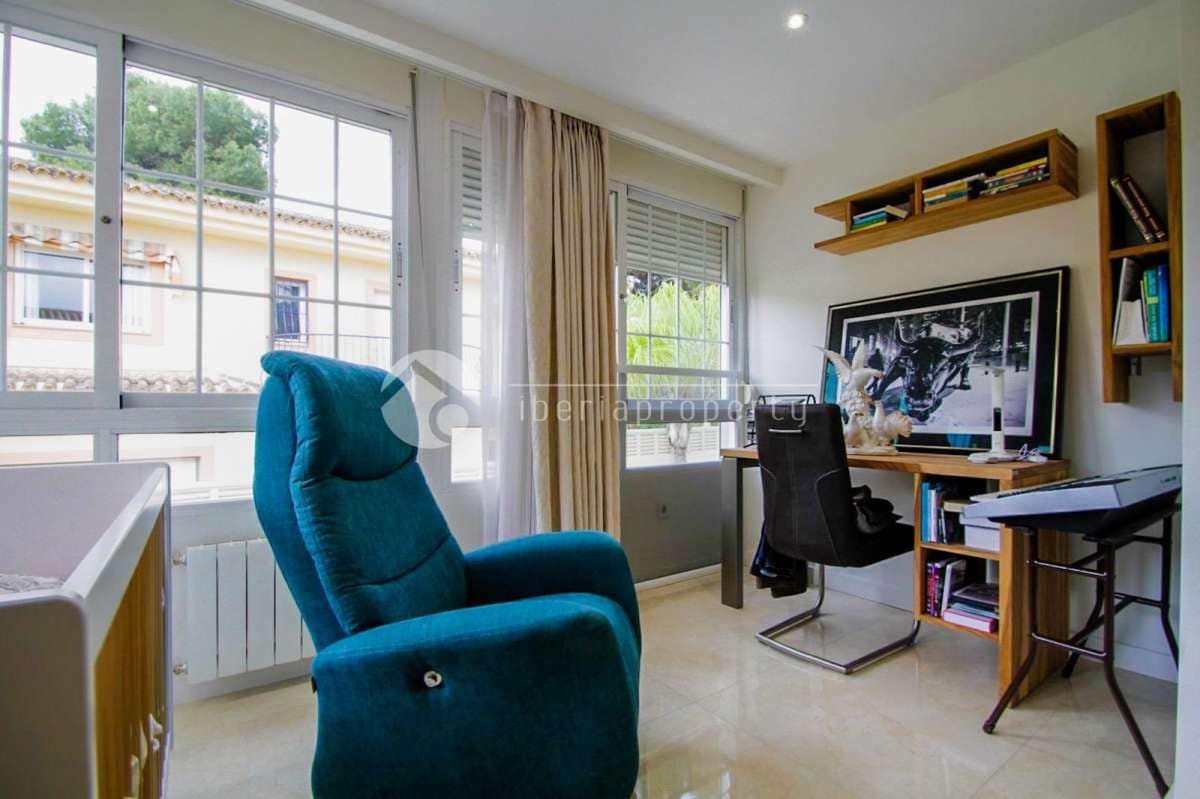Casa de 3 habitaciones en Alfaz del Pi / L'Alfàs del Pi en venta - 670.000 € (Ref: 9968945)