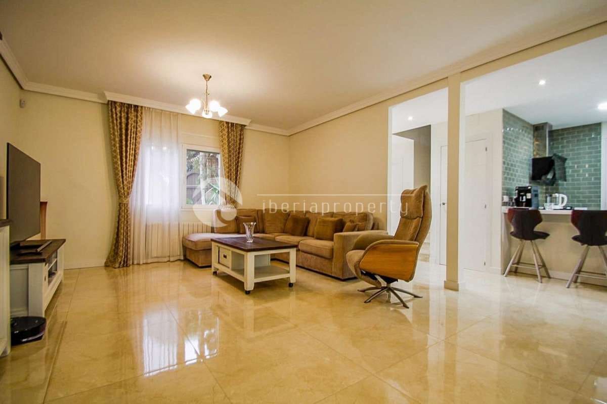 Casa de 3 habitaciones en Alfaz del Pi / L'Alfàs del Pi en venta - 670.000 € (Ref: 9968945)