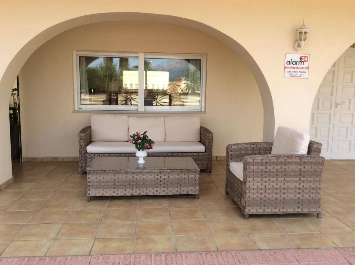 Chalet de 4 habitaciones en Alfaz del Pi / L'Alfàs del Pi en venta - 1.350.000 € (Ref: 9968946)
