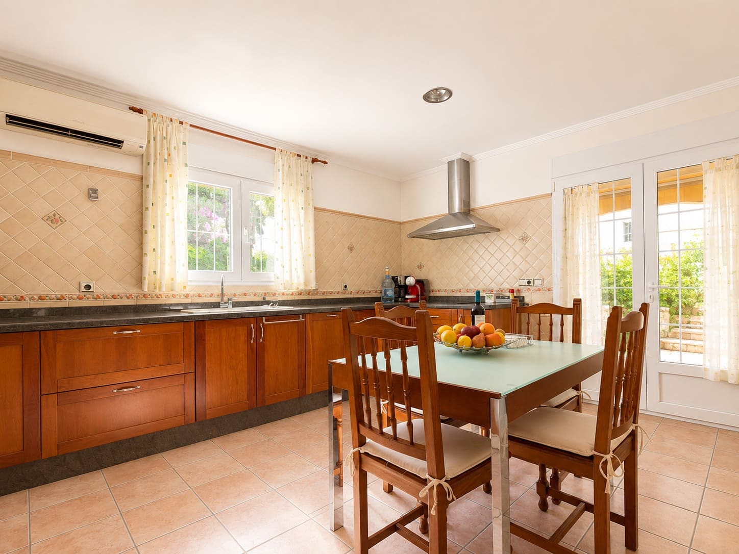 5 bedroom Villa for sale in Denia with pool garage - € 870,000 (Ref: 10017034)