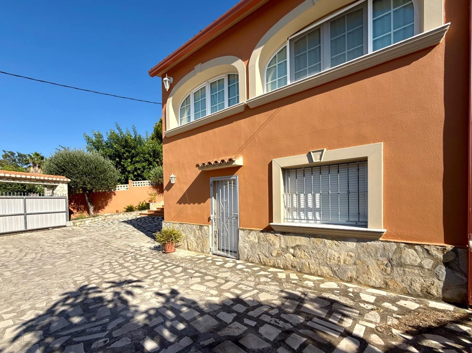 5 bedroom Villa for sale in Denia with pool garage - € 870,000 (Ref: 10017034)