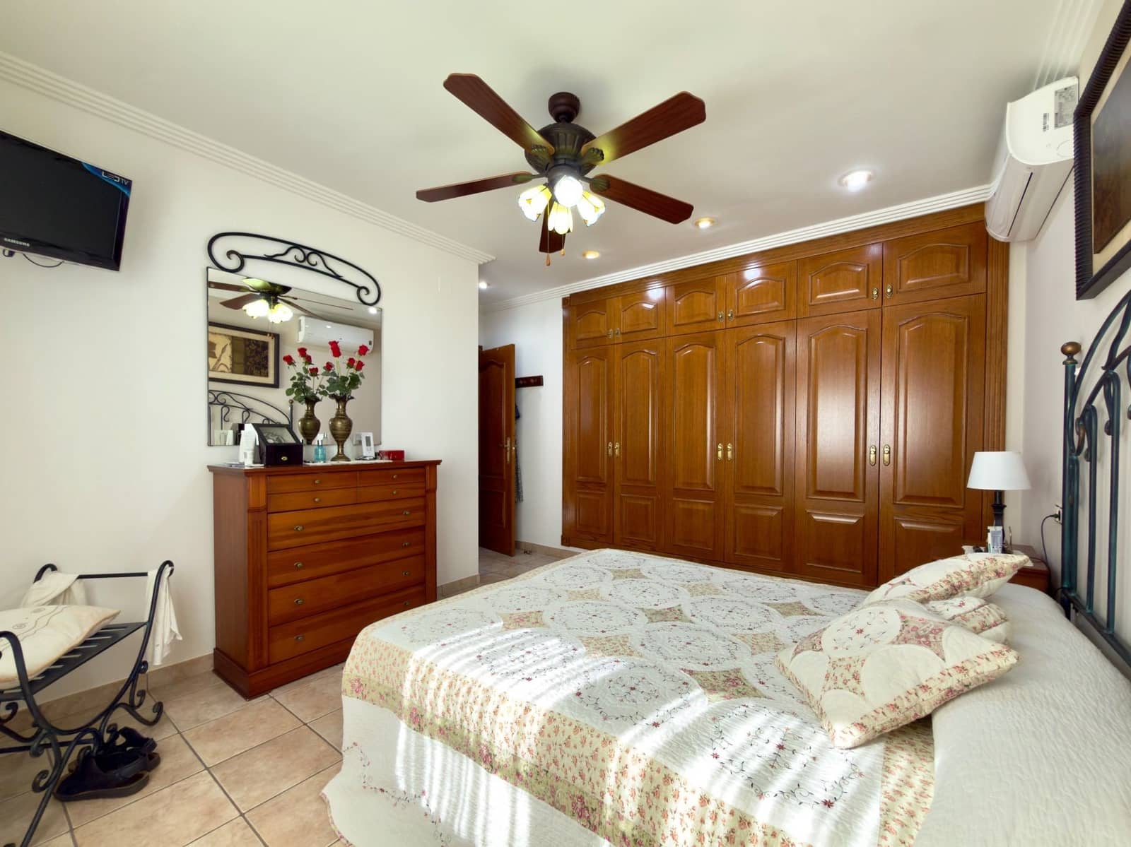 5 bedroom Villa for sale in Denia with pool garage - € 870,000 (Ref: 10017034)