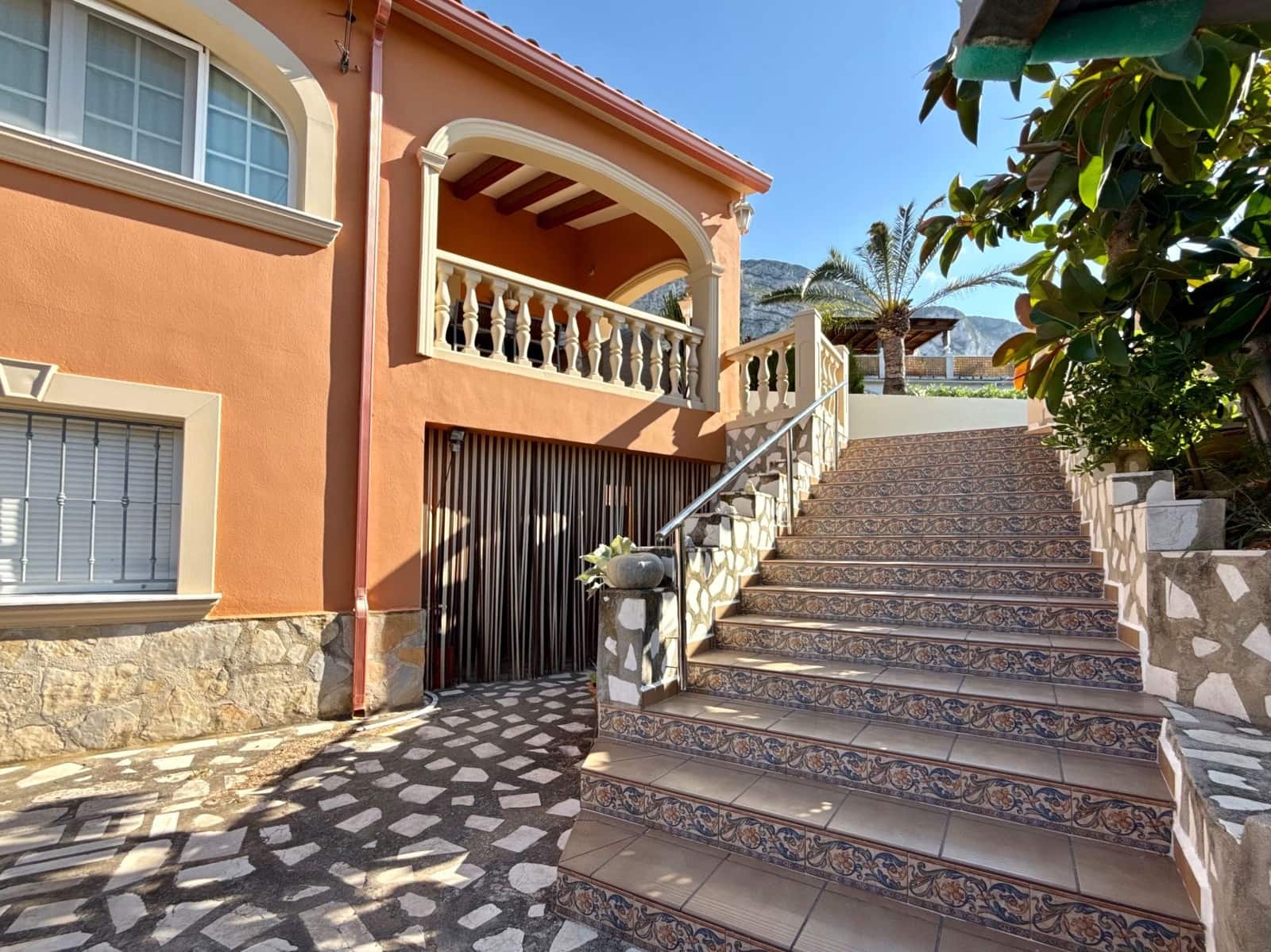 5 bedroom Villa for sale in Denia with pool garage - € 870,000 (Ref: 10017034)