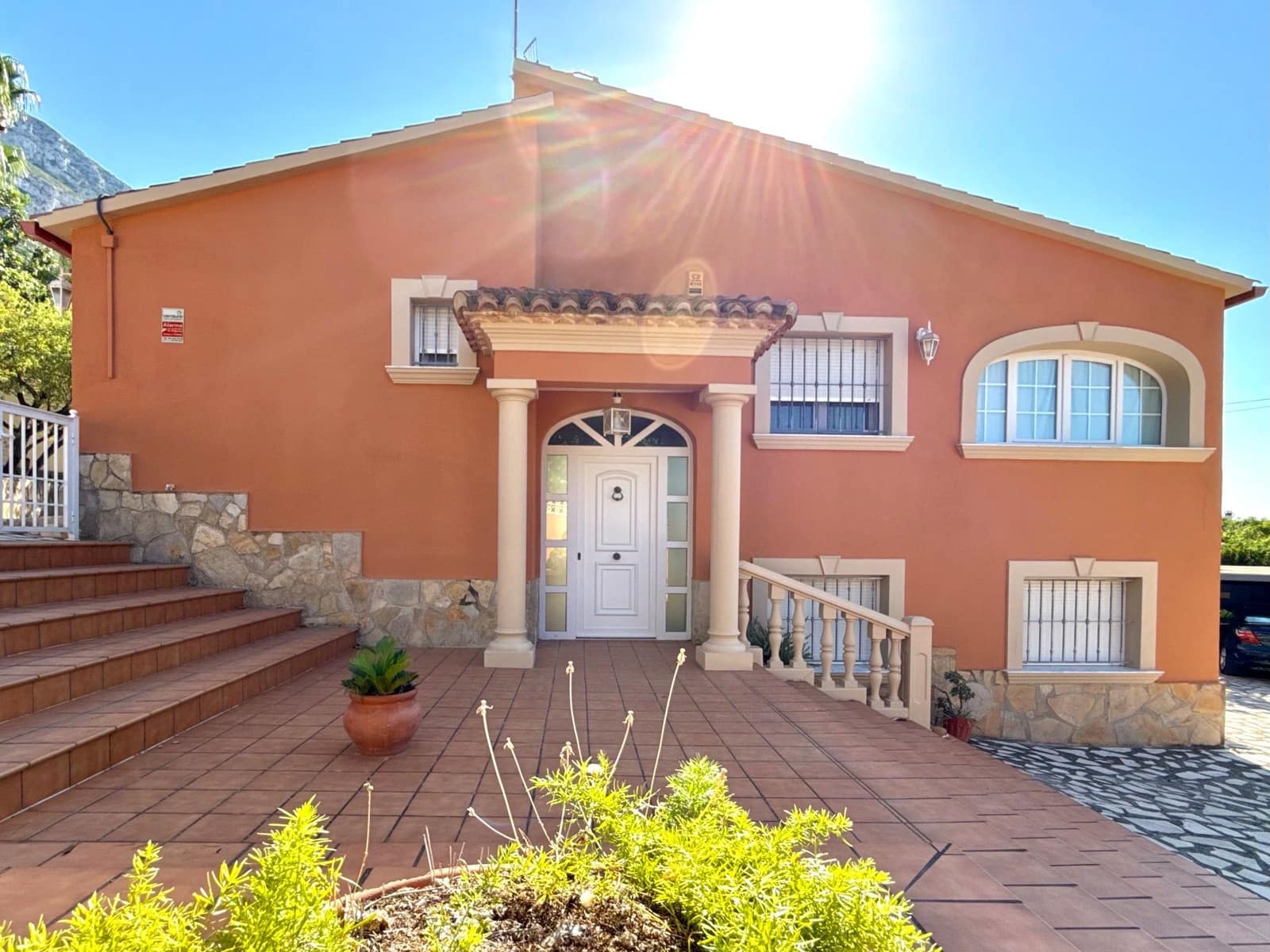 5 bedroom Villa for sale in Denia with pool garage - € 870,000 (Ref: 10017034)