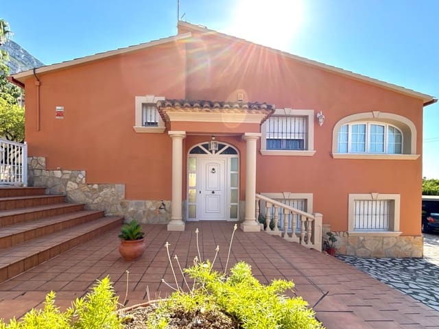 5 bedroom Villa for sale in El Montgó, Dénia with pool garage - € 870,000 (Ref: 10017034)