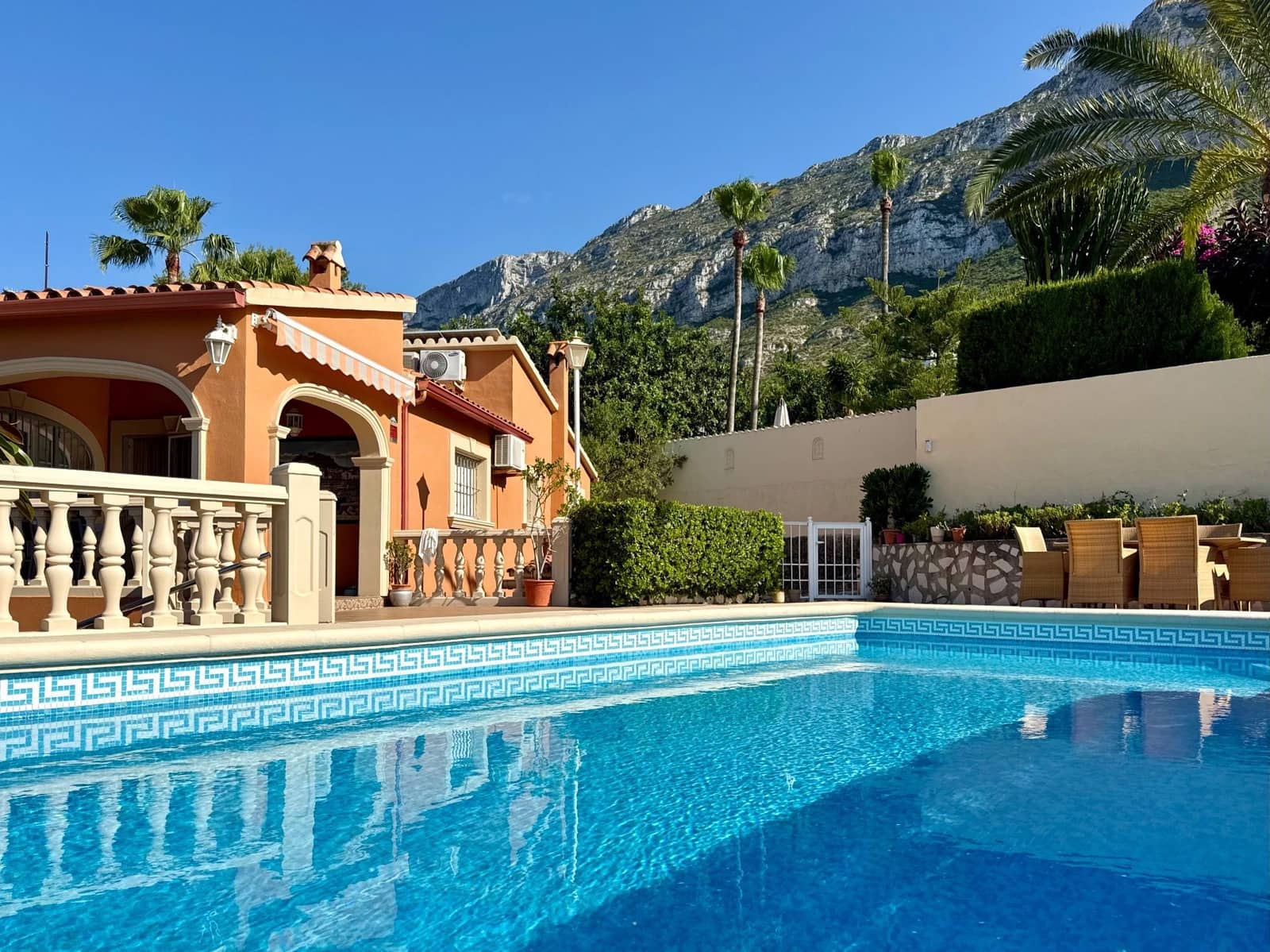 5 bedroom Villa for sale in Denia with pool garage - € 870,000 (Ref: 10017034)