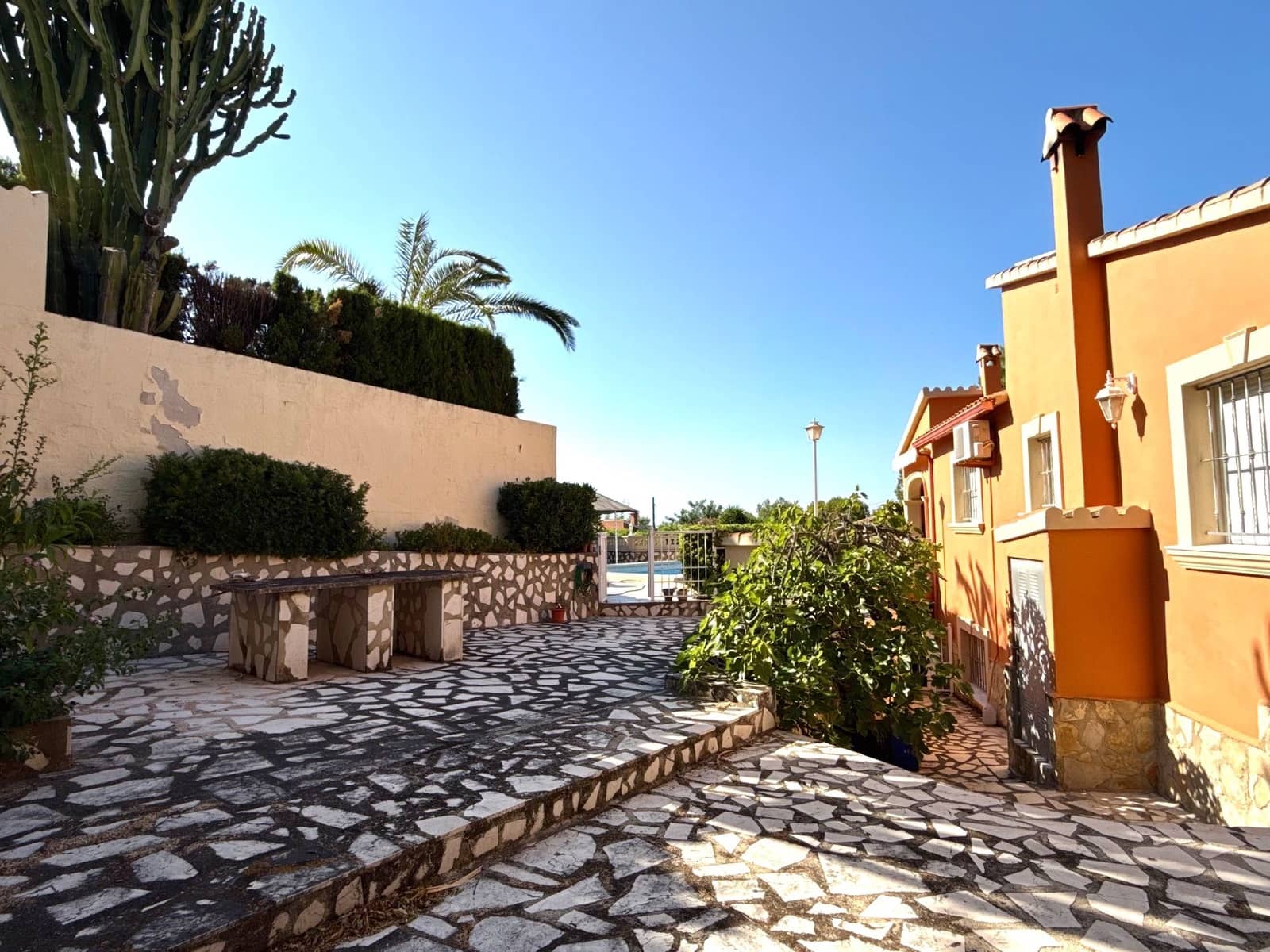5 bedroom Villa for sale in Denia with pool garage - € 870,000 (Ref: 10017034)
