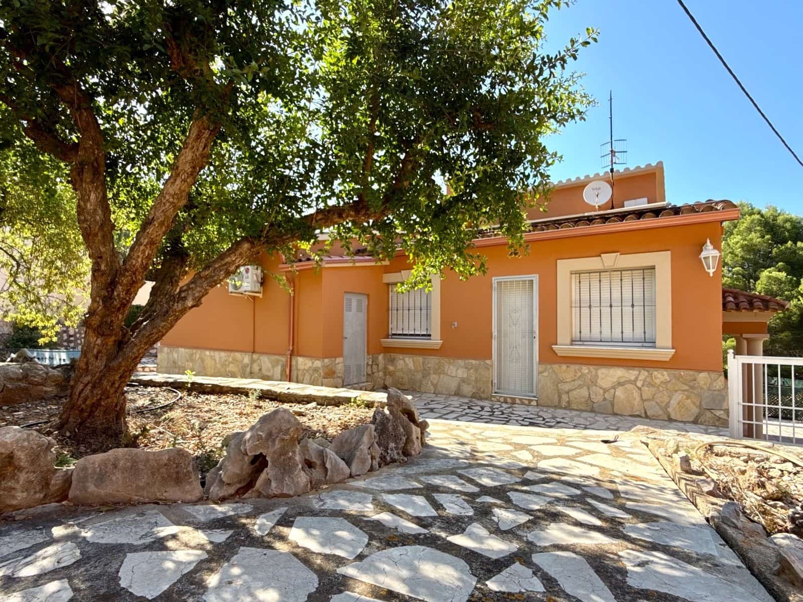 5 bedroom Villa for sale in Denia with pool garage - € 870,000 (Ref: 10017034)