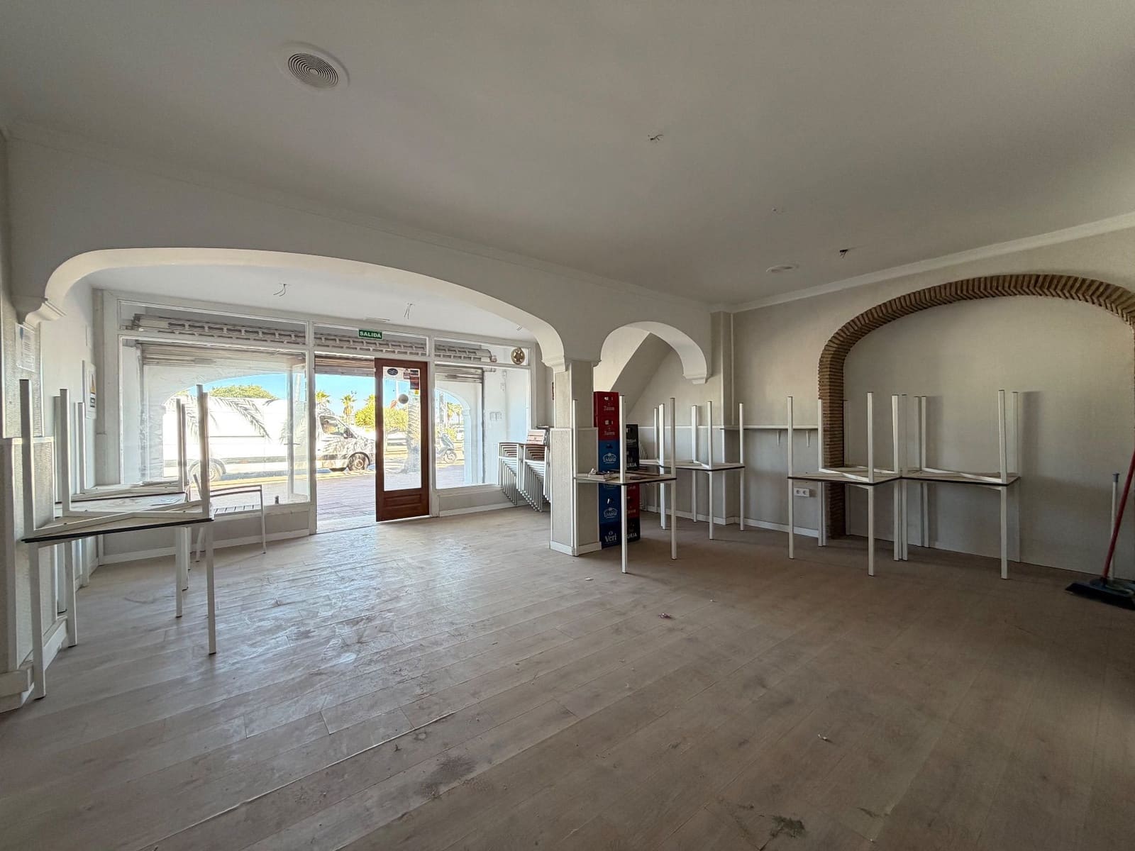 Kommersiell att hyra i Denia - 4 000 € (Ref: 10094169)