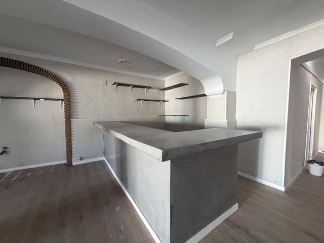 Commercieel te huur in El Puerto, Dénia - € 4.000 (Ref: 10094169)
