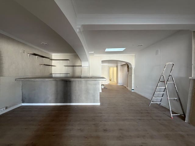 Commercieel te huur in El Puerto, Dénia - € 4.000 (Ref: 10094169)
