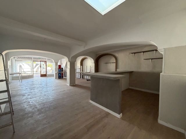 Commercieel te huur in El Puerto, Dénia - € 4.000 (Ref: 10094169)