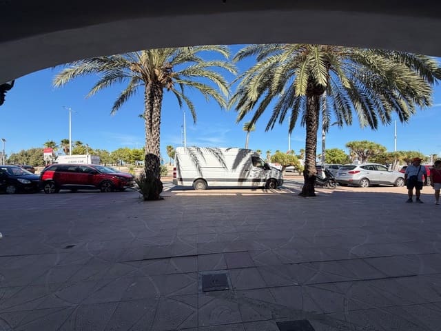 Commercieel te huur in El Puerto, Dénia - € 4.000 (Ref: 10094169)
