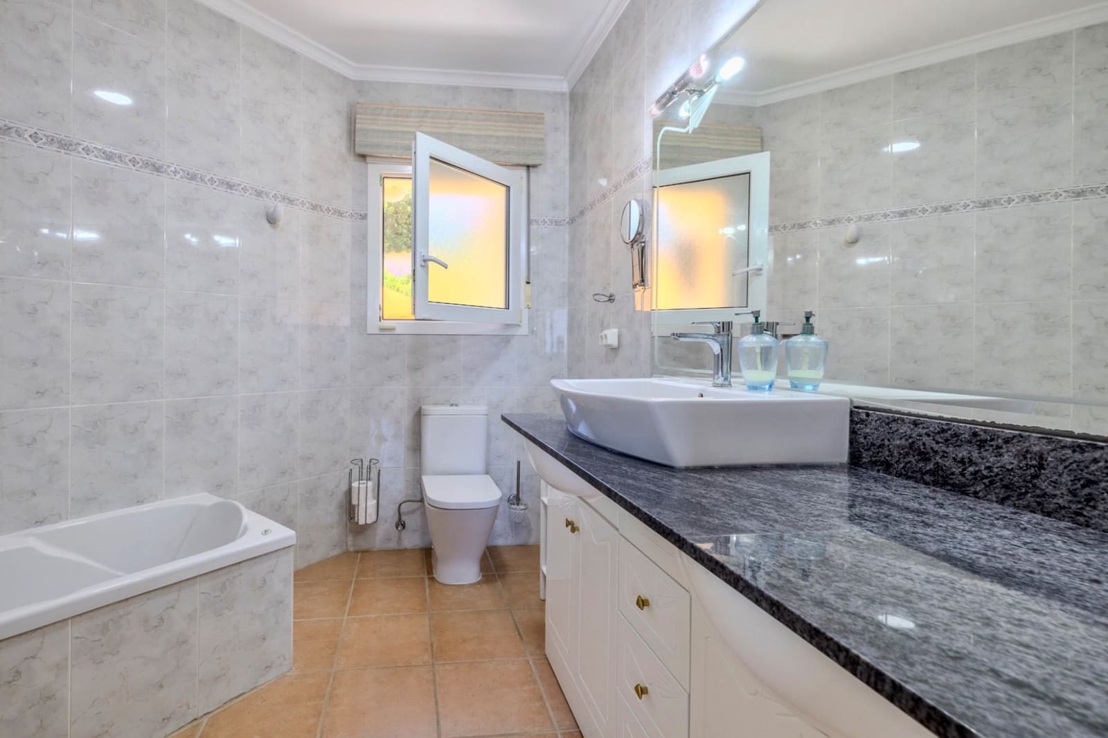 4 sypialnia Willa na sprzedaż w Denia z basenem garażem - 595 000 € (Ref: 10097507)