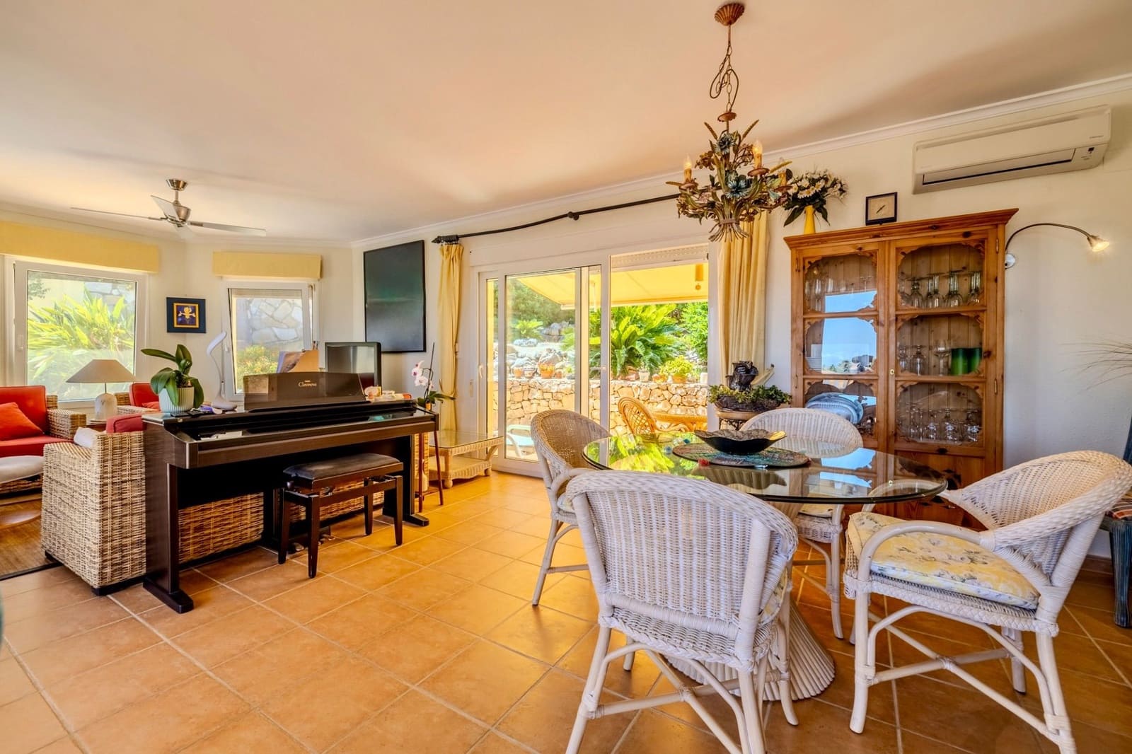 4 sypialnia Willa na sprzedaż w Denia z basenem garażem - 595 000 € (Ref: 10097507)