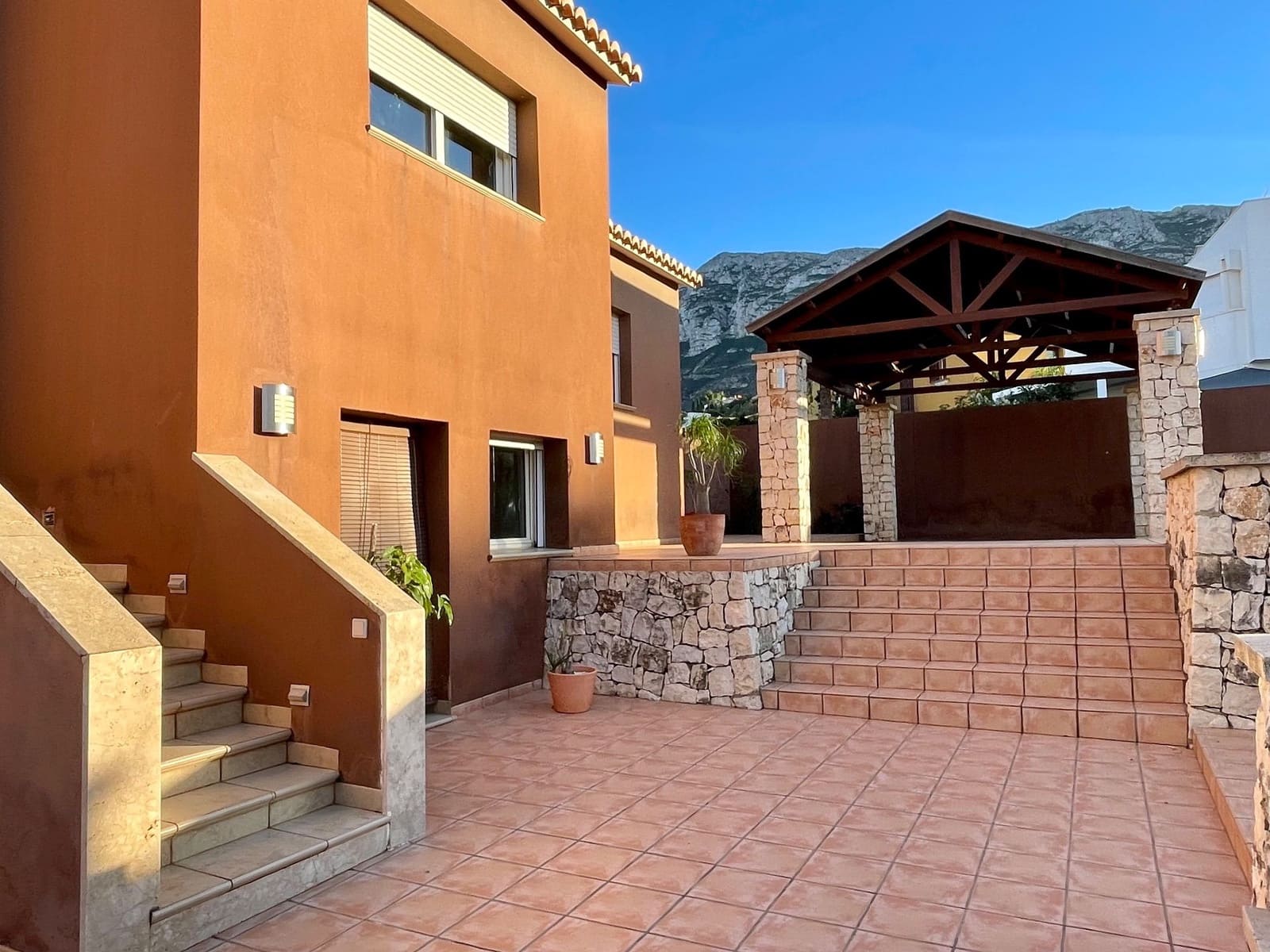 4 chambre Villa/Maison à vendre à Denia avec piscine garage - 1 200 000 € (Ref: 8703551)