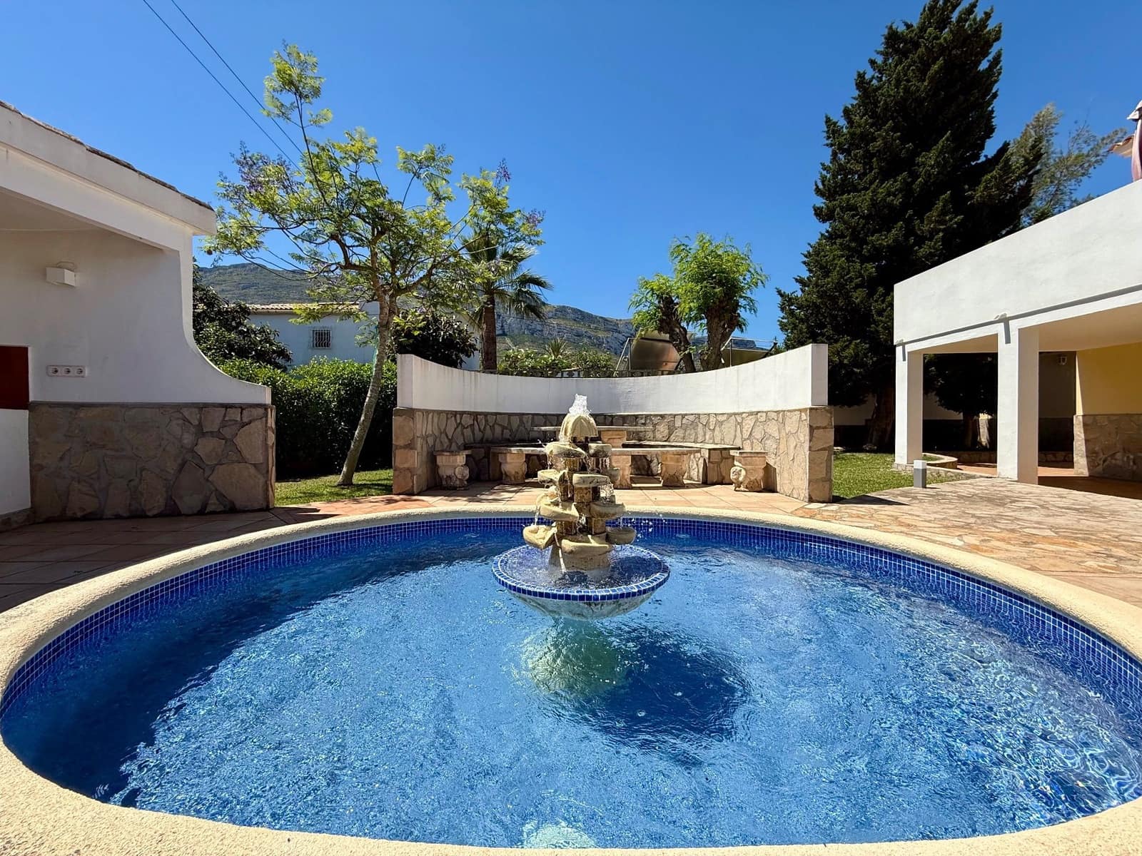 6 makuuhuone Huvila myytävänä paikassa Denia mukana uima-altaan 
autotalli - 695 000 € (Ref: 9010427)