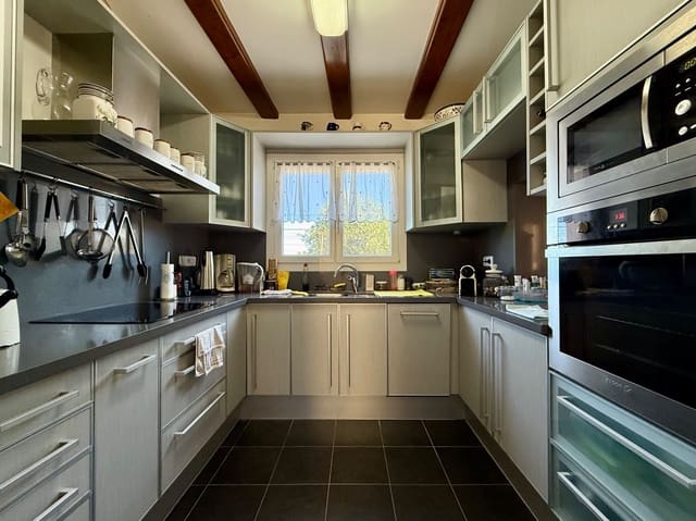 6 makuuhuone Huvila myytävänä paikassa Dénia mukana uima-altaan 
autotalli - 695 000 € (Ref: 9010427)