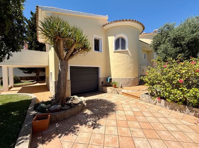 6 makuuhuone Huvila myytävänä paikassa Dénia mukana uima-altaan 
autotalli - 695 000 € (Ref: 9010427)