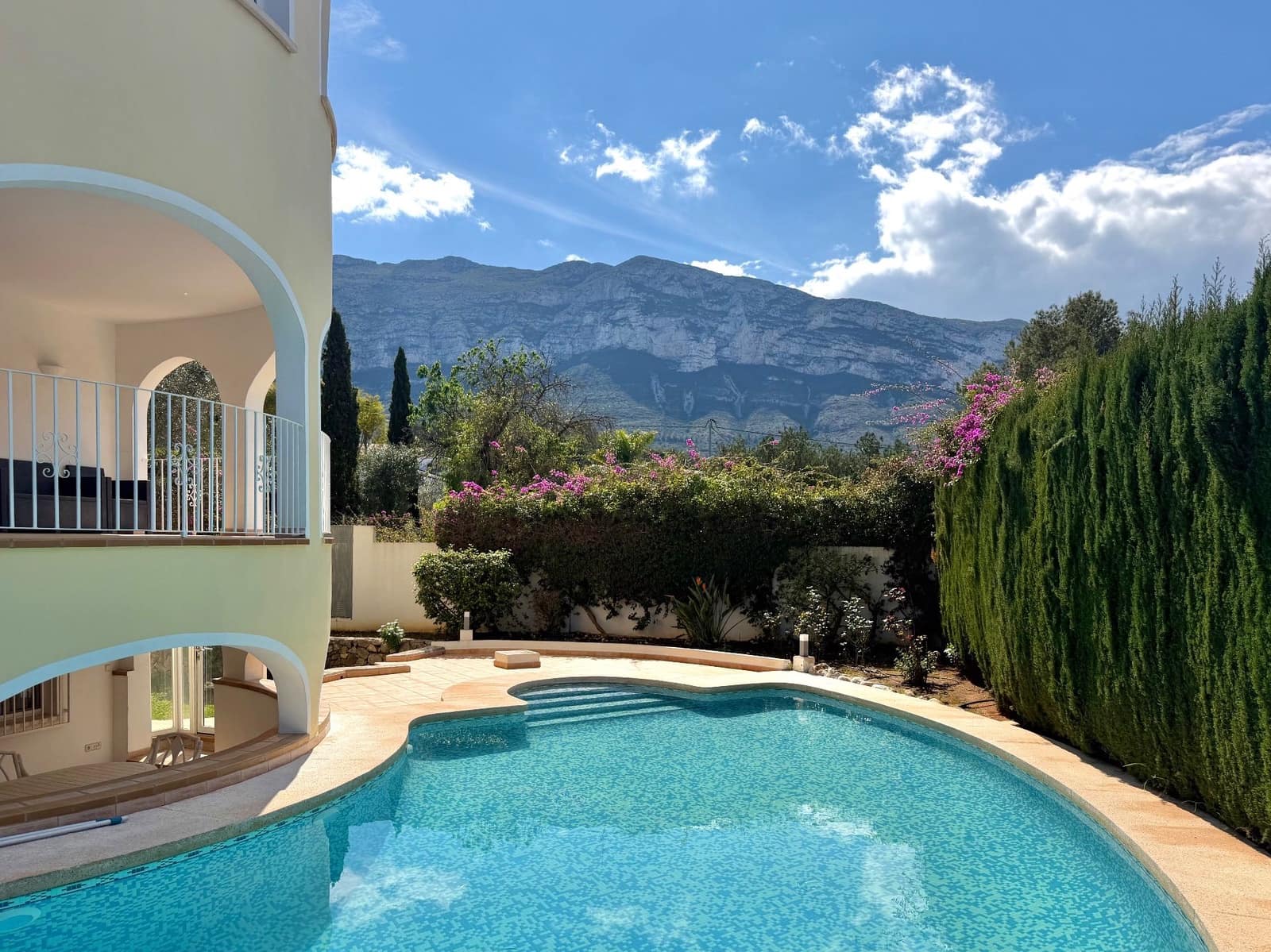 6 bedroom Villa for sale in Denia with pool garage - € 695,000 (Ref: 9010427)