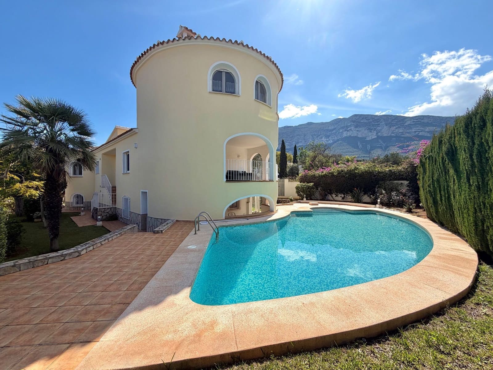 6 bedroom Villa for sale in Denia with pool garage - € 695,000 (Ref: 9010427)