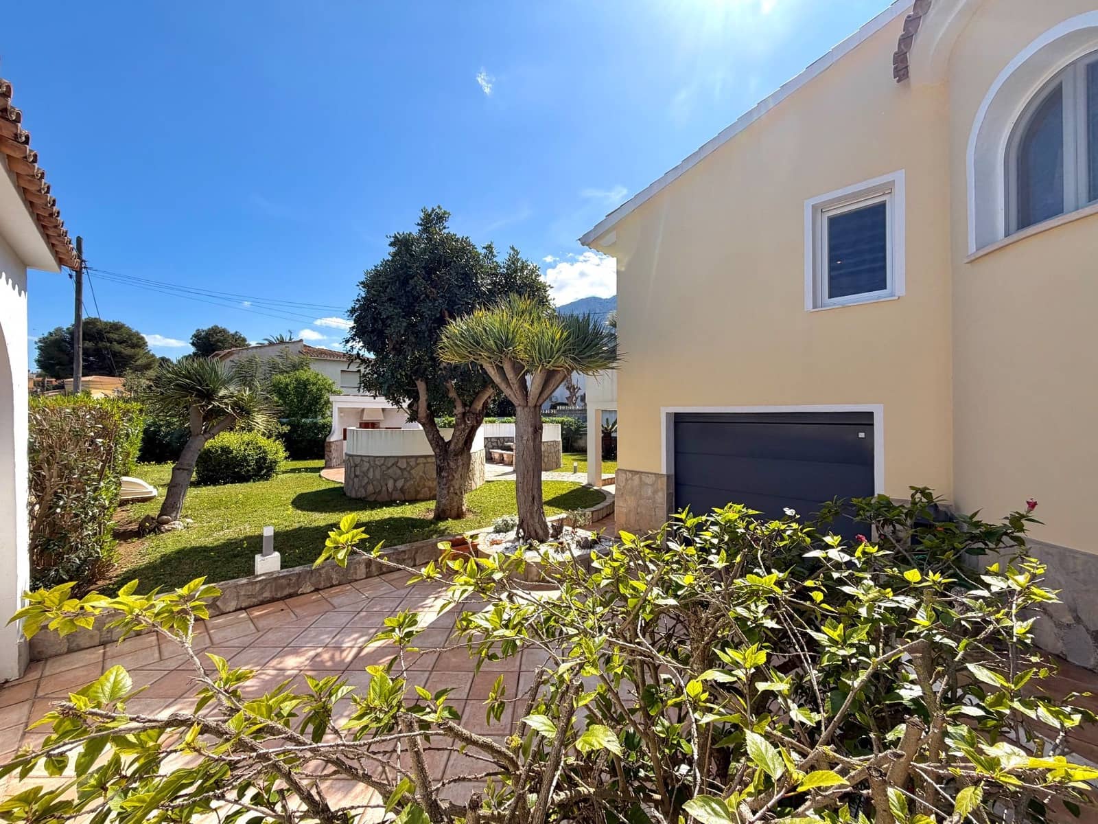 6 bedroom Villa for sale in Denia with pool garage - € 695,000 (Ref: 9010427)