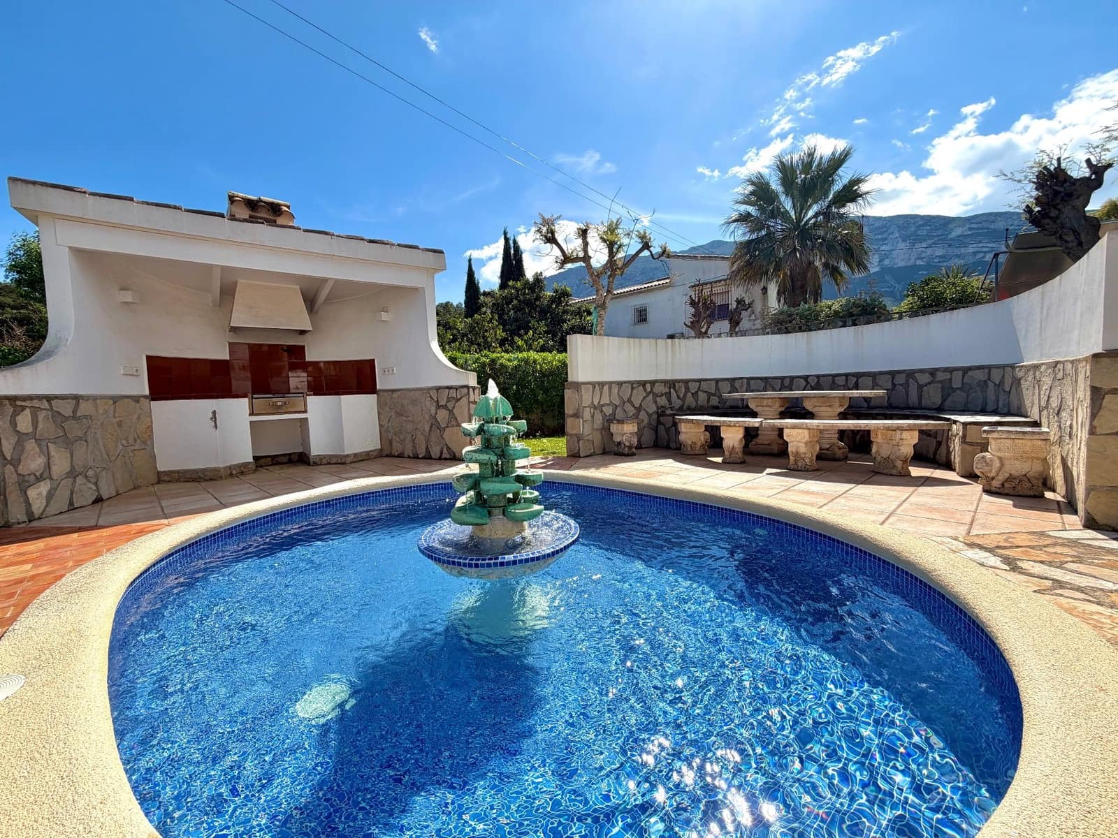 6 bedroom Villa for sale in Denia with pool garage - € 695,000 (Ref: 9010427)