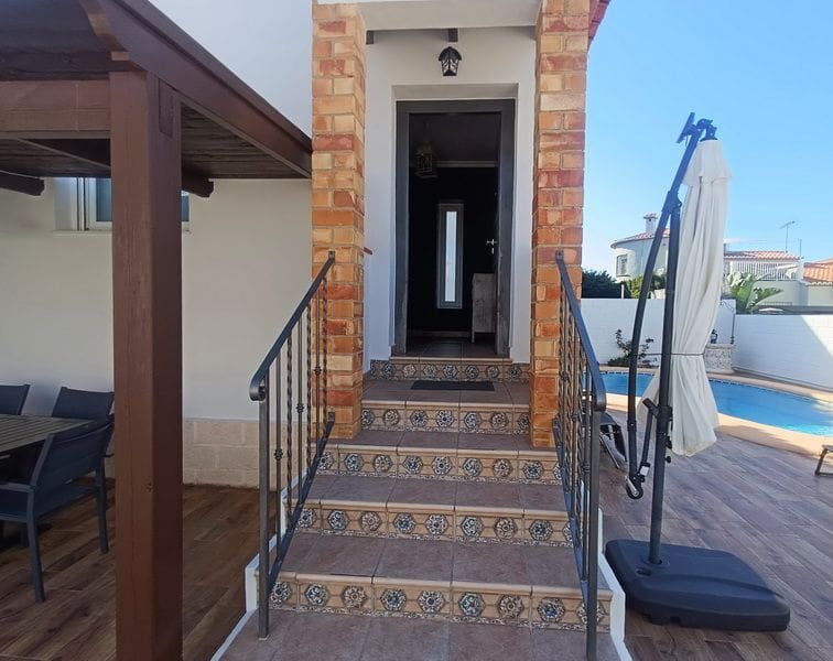 3 bedroom Villa for sale in Denia with pool garage - € 465,000 (Ref: 9489899)