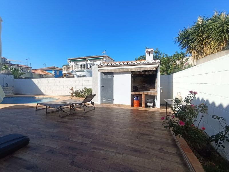 3 bedroom Villa for sale in Denia with pool garage - € 465,000 (Ref: 9489899)