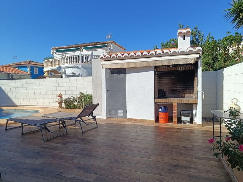 3 bedroom Villa for sale in Denia with pool garage - € 465,000 (Ref: 9489899)