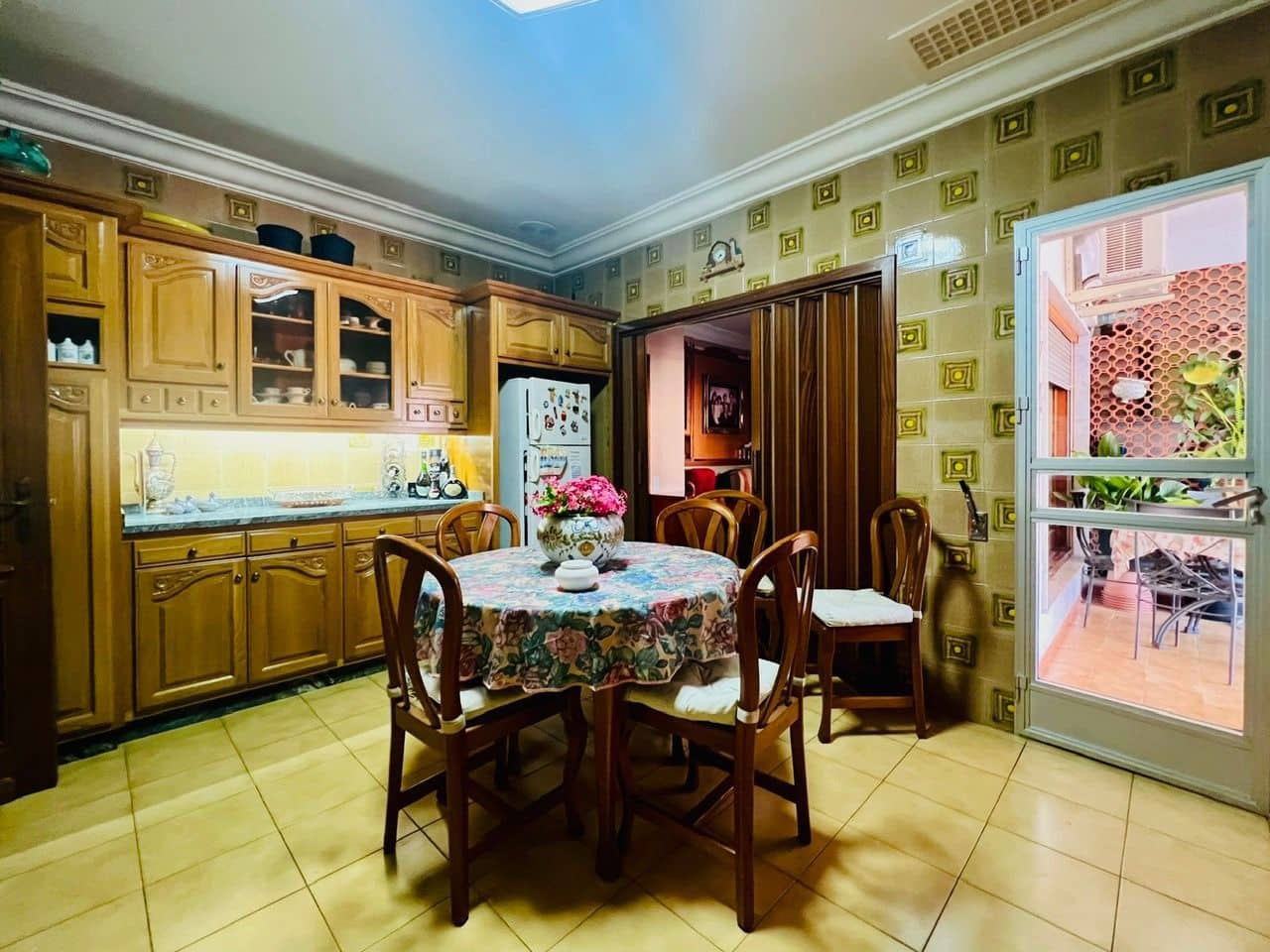 6 bedroom Flat for sale in Beniarbeig - € 199,999 (Ref: 9489913)