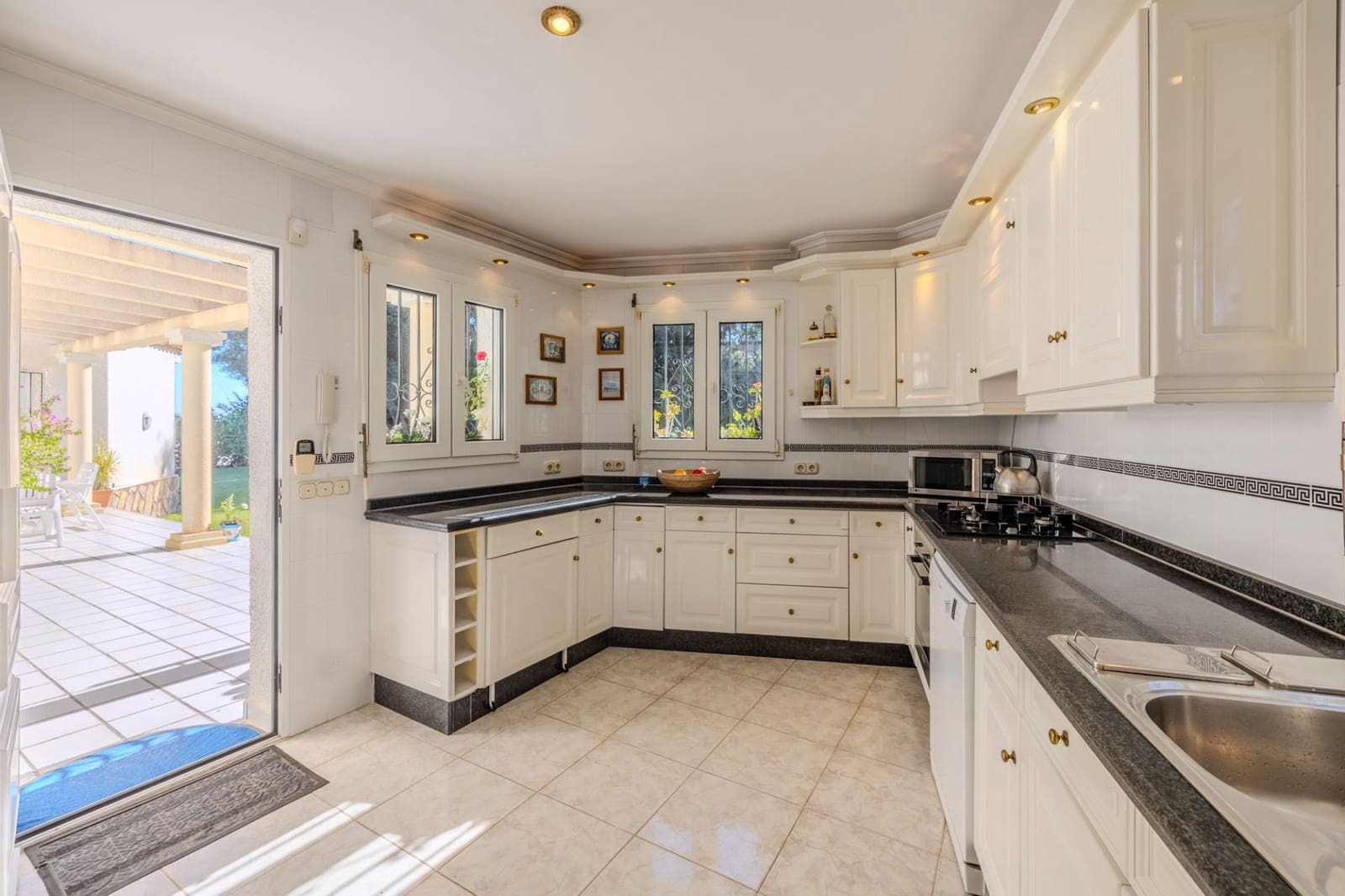 4 sovrum Villa till salu i Denia med pool garage - 950 000 € (Ref: 9489922)