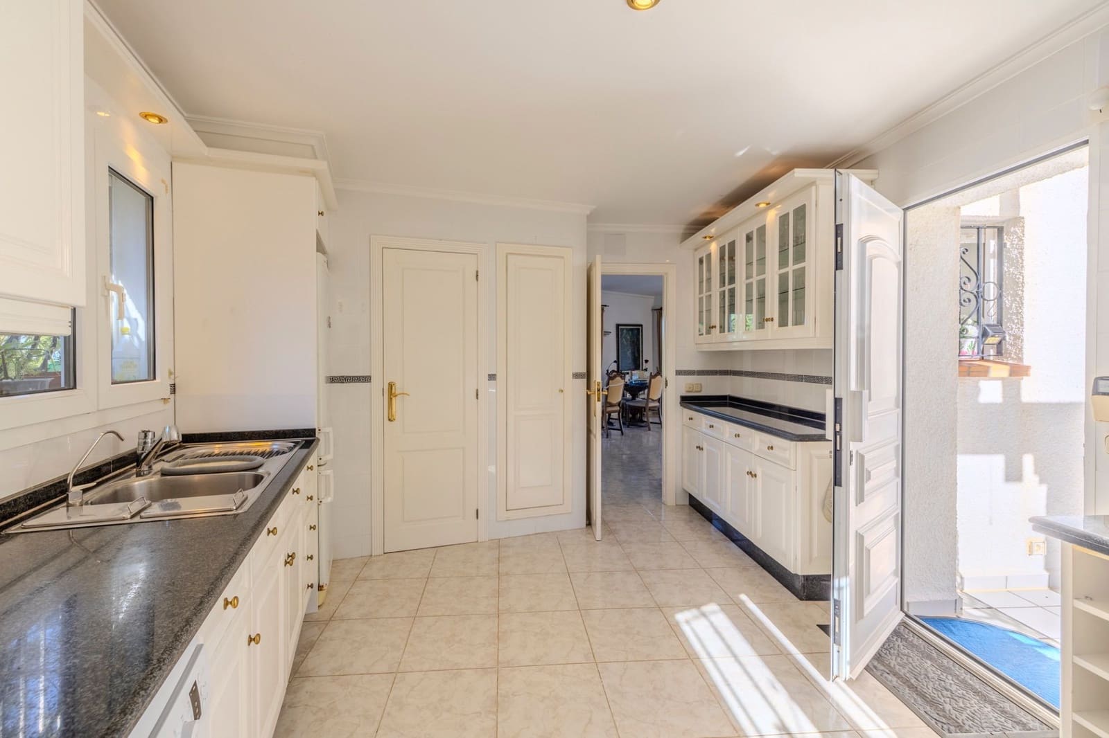 4 sovrum Villa till salu i Denia med pool garage - 950 000 € (Ref: 9489922)