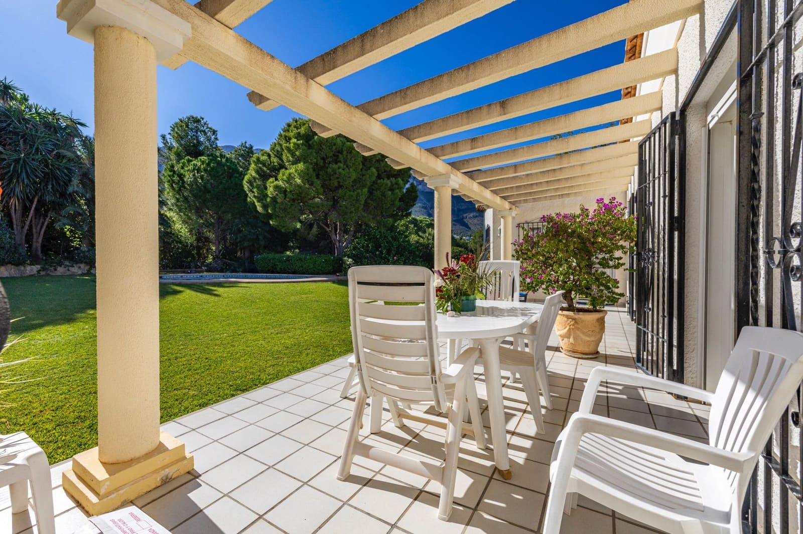 4 sovrum Villa till salu i Denia med pool garage - 950 000 € (Ref: 9489922)