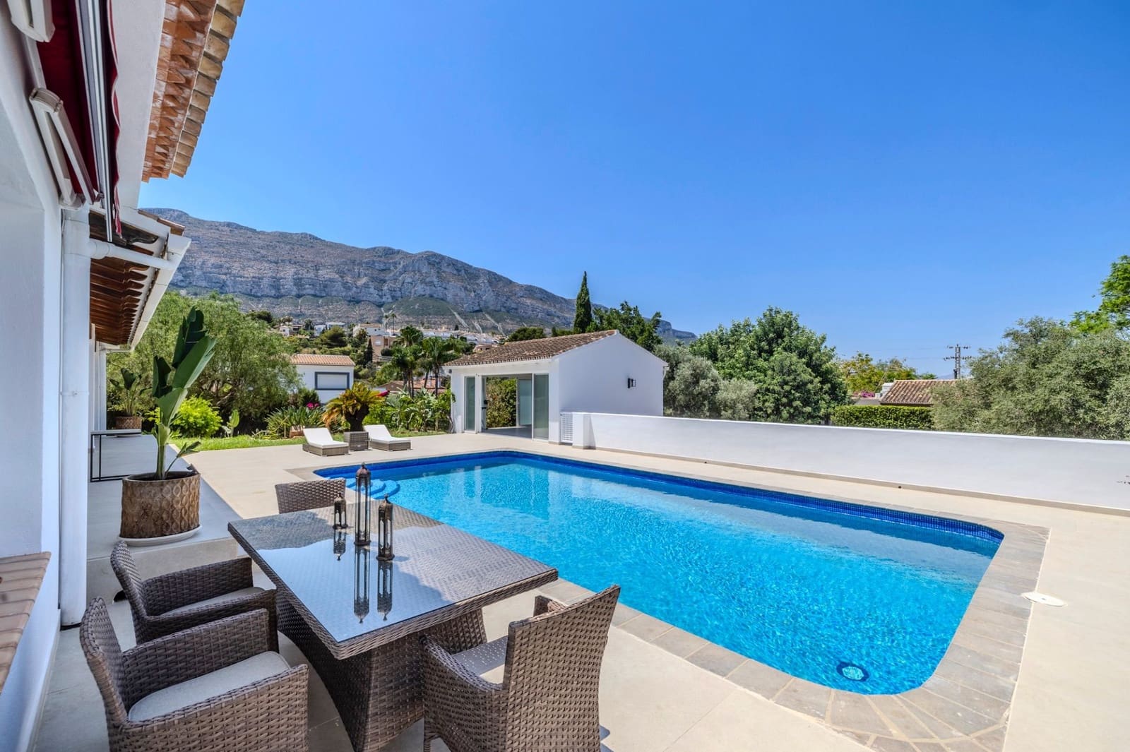 4 makuuhuone Huvila myytävänä paikassa Denia mukana uima-altaan 
autotalli - 1 290 000 € (Ref: 9585385)