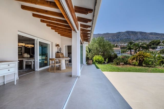 4 makuuhuone Huvila myytävänä paikassa El Montgó, Dénia mukana uima-altaan 
autotalli - 1 290 000 € (Ref: 9585385)