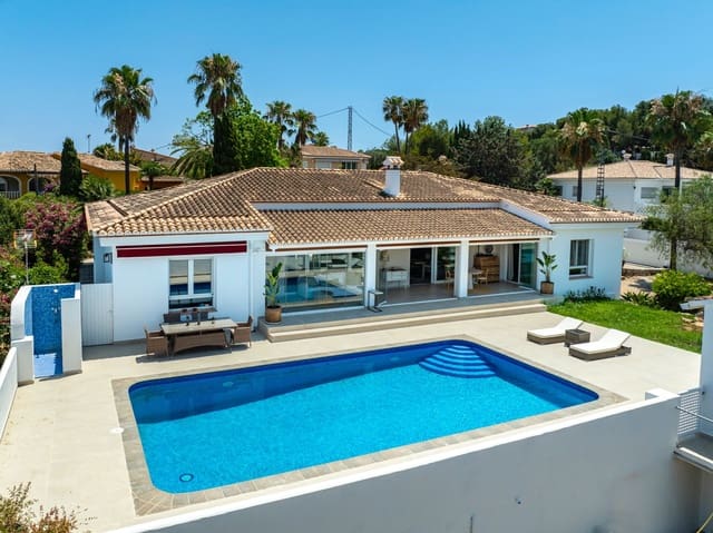 4 makuuhuone Huvila myytävänä paikassa El Montgó, Dénia mukana uima-altaan 
autotalli - 1 290 000 € (Ref: 9585385)