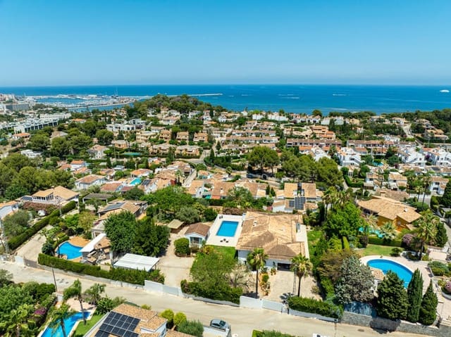 4 makuuhuone Huvila myytävänä paikassa El Montgó, Dénia mukana uima-altaan 
autotalli - 1 290 000 € (Ref: 9585385)