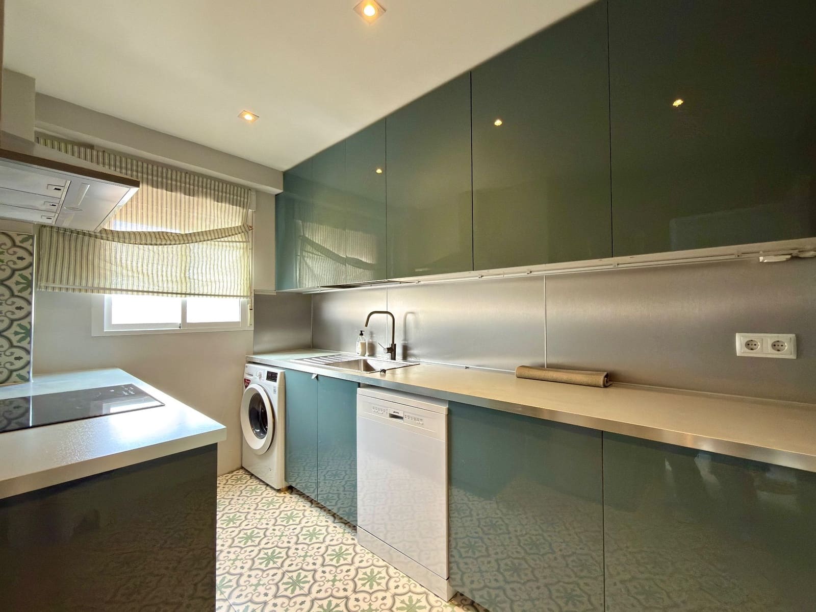 2 slaapkamer Flat te huur in Denia - € 1.300 (Ref: 9585387)