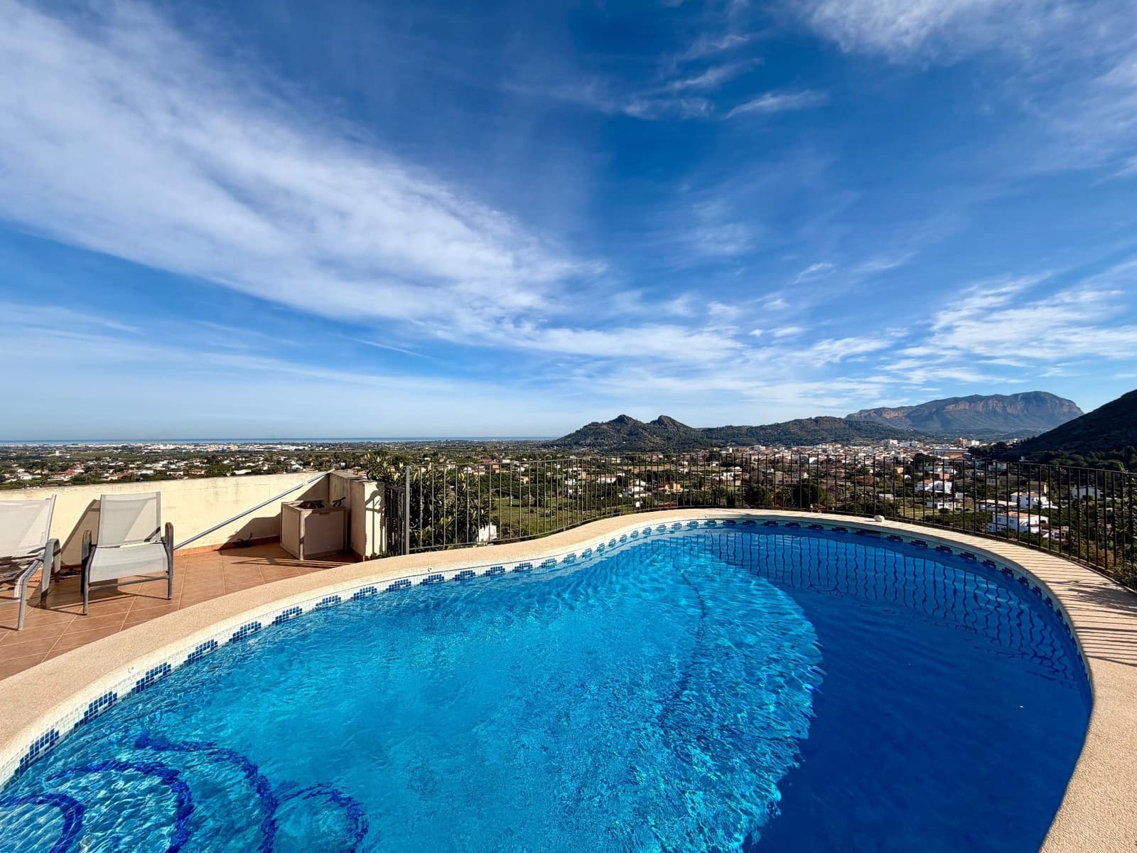 Chalet de 3 habitaciones en Pedreguer en venta con piscina garaje - 450.000 € (Ref: 9690021)