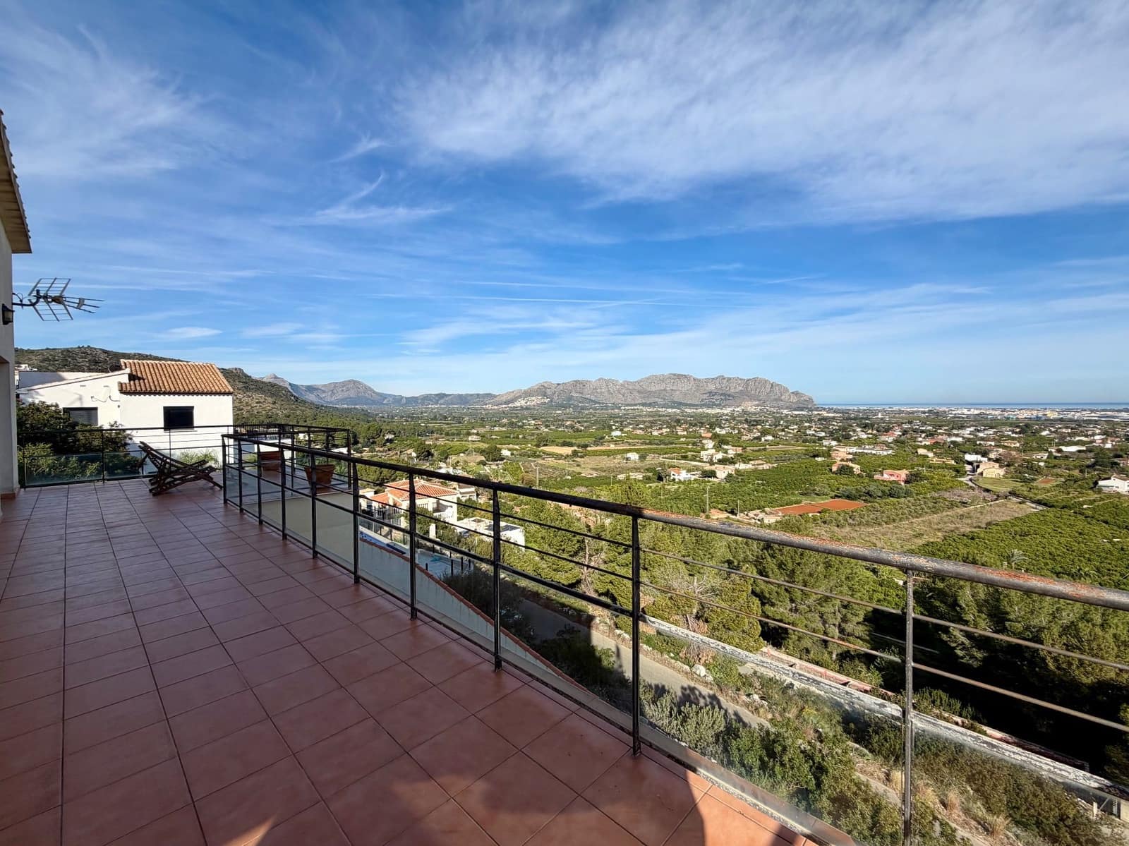 Chalet de 3 habitaciones en Pedreguer en venta con piscina garaje - 450.000 € (Ref: 9690021)